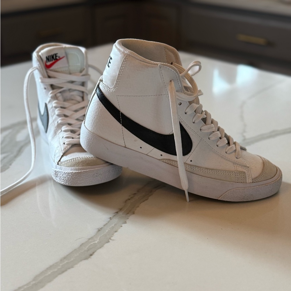 Nike Blazer Mid 77 - Picture 2 of 8